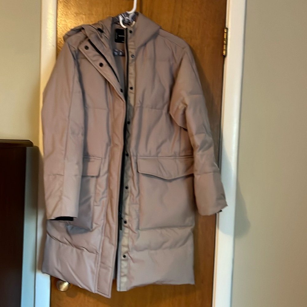 Everlane renew puffer jacket
